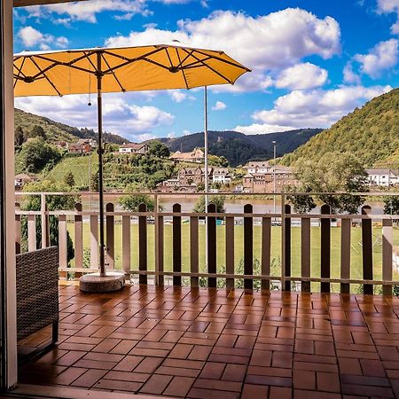 Traumaussicht Kamin Balkon Burgblick 65 Zoll Tv Netflix Sky Joyn Lindenplatz Apartman Bullay Kültér fotó