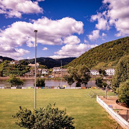 Traumaussicht Kamin Balkon Burgblick 65 Zoll Tv Netflix Sky Joyn Lindenplatz Apartman Bullay Kültér fotó
